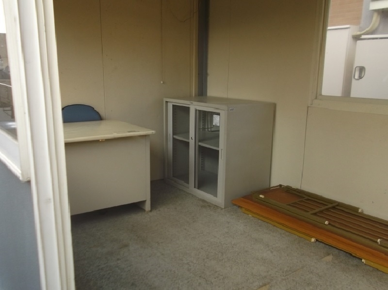 仮設事務所設置完了。今から現場が始まる。