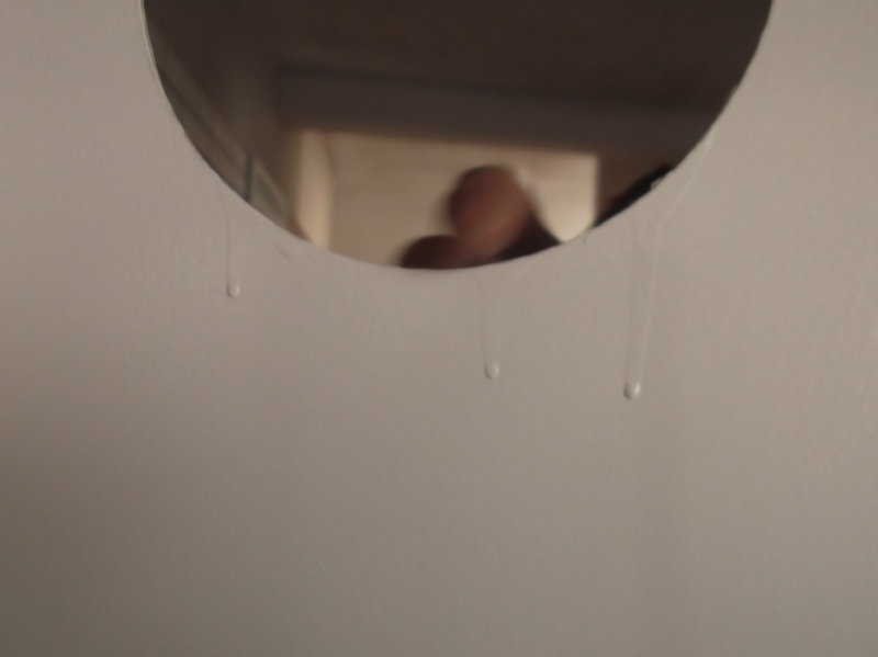 扉裏面に垂れて固まった塗料