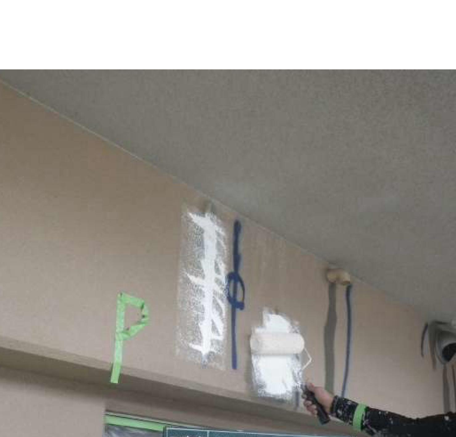 ひび割れ補修の後、マスチックローラーによる肌合わせ。