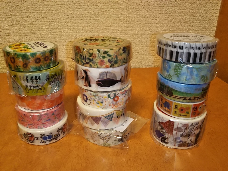 工事用以外のマスキングテープ。ラッピングに使用したり、手紙を飾ったり出来て、楽しくなる（らしい）。